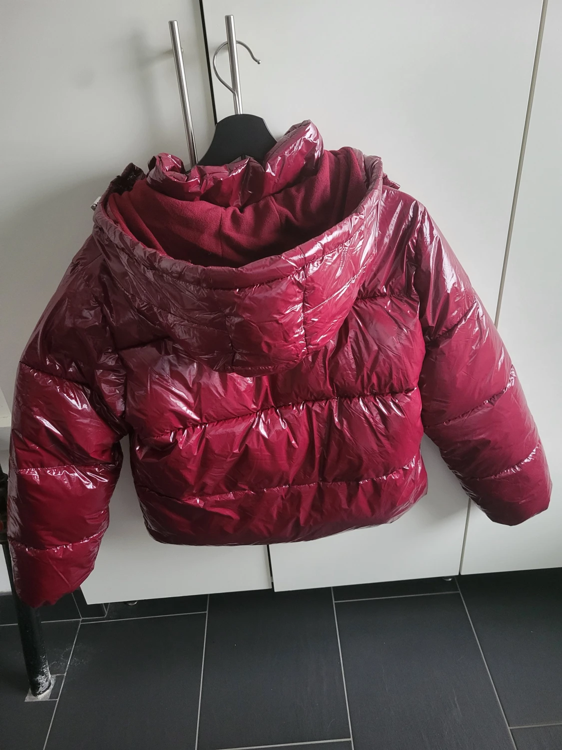 Vinröd pufferjacka från Nelly, M - 3