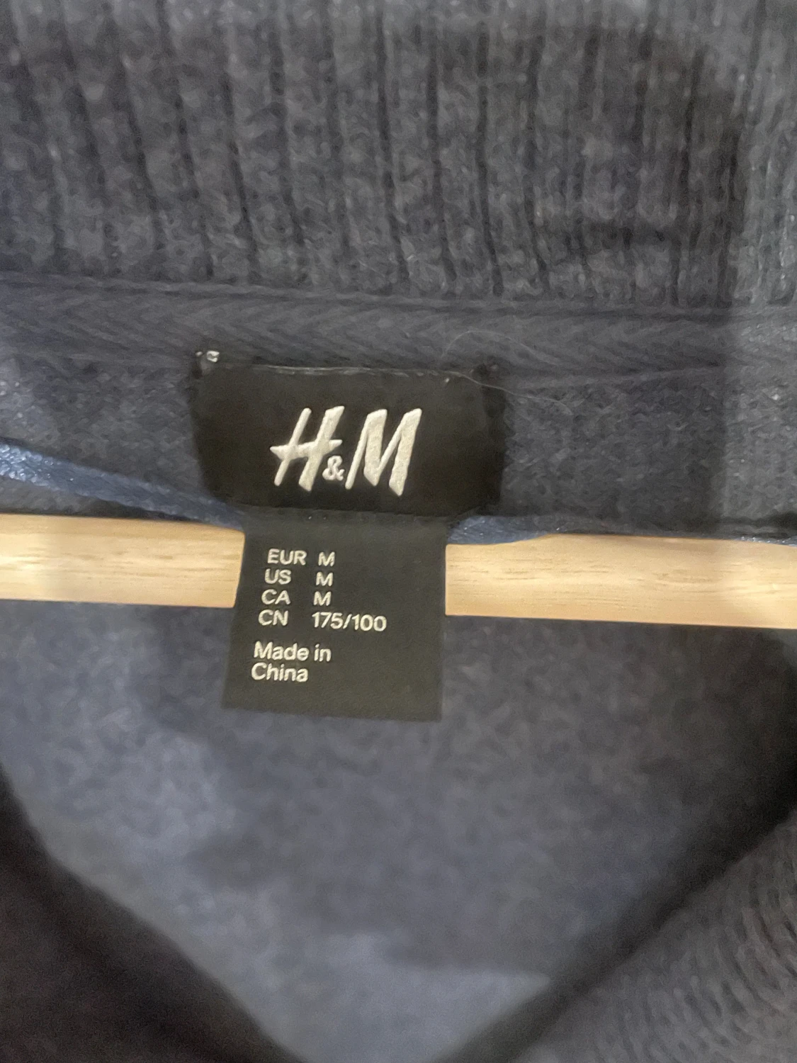Mörkgrå cardigan med bruna detaljer H&M - 3