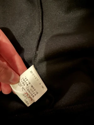 Svarta hoodie från L'est Rose - Från Japan, väldigt väldigt liten i storleken. RIKTIG PÄLS!!