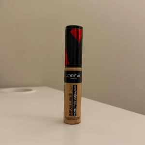 Loreal Paris concealer 330 Pecan - Concealer från Loreal Paris i färgen 330 Pecan. Har använt den några få gånger. Säljer då jag köpte fel färg.