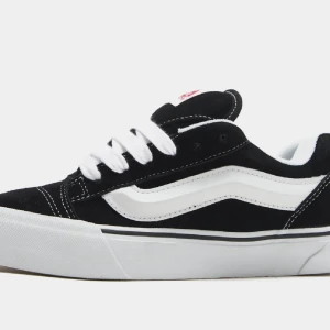 Vans knu skor  - Vans knu skor strl 40 men passar mig som har strl 39. Kan gå ner i pris vid snabbt köp💗