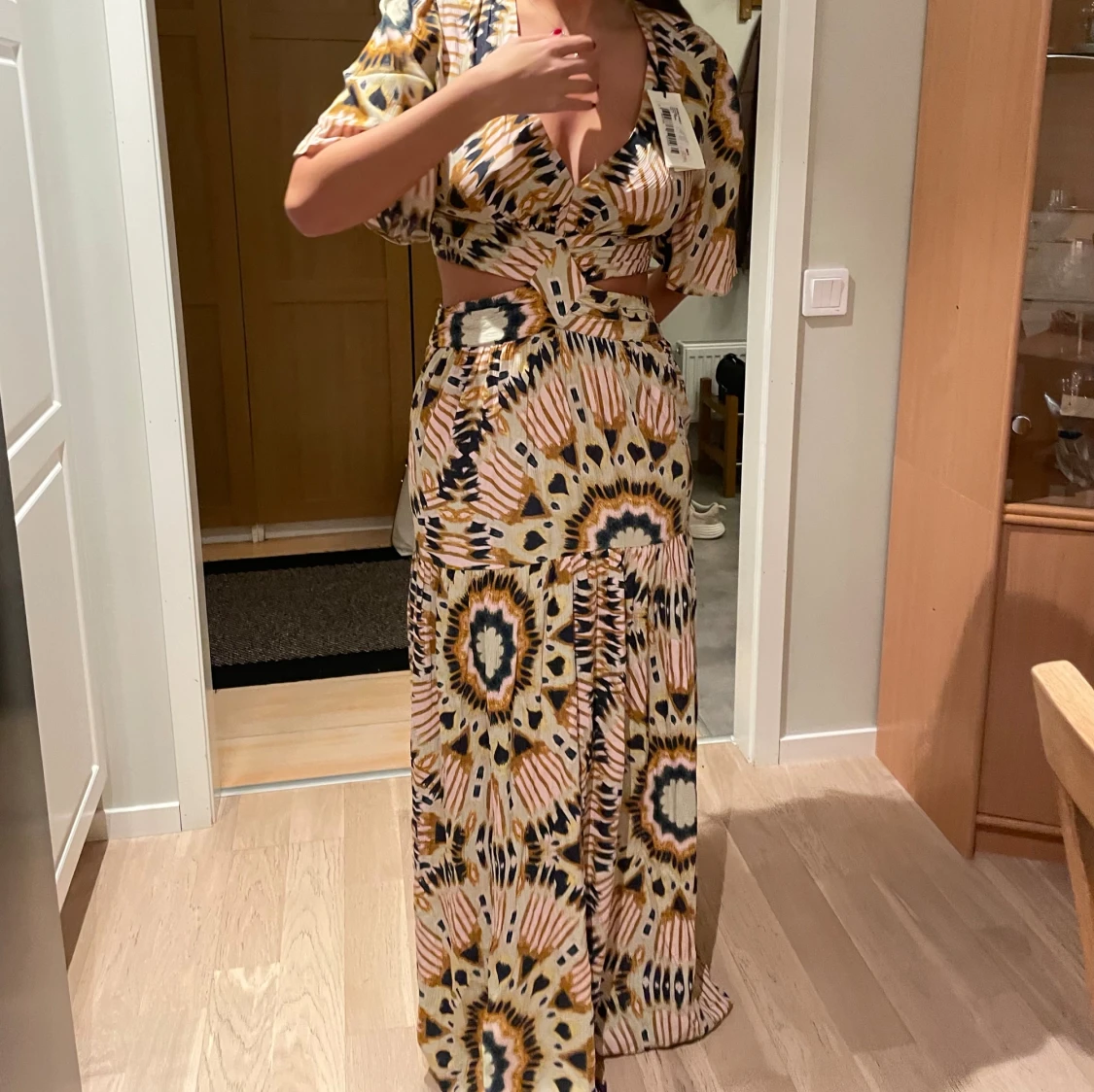 Mönstrad långklänning med cut-outs - 2