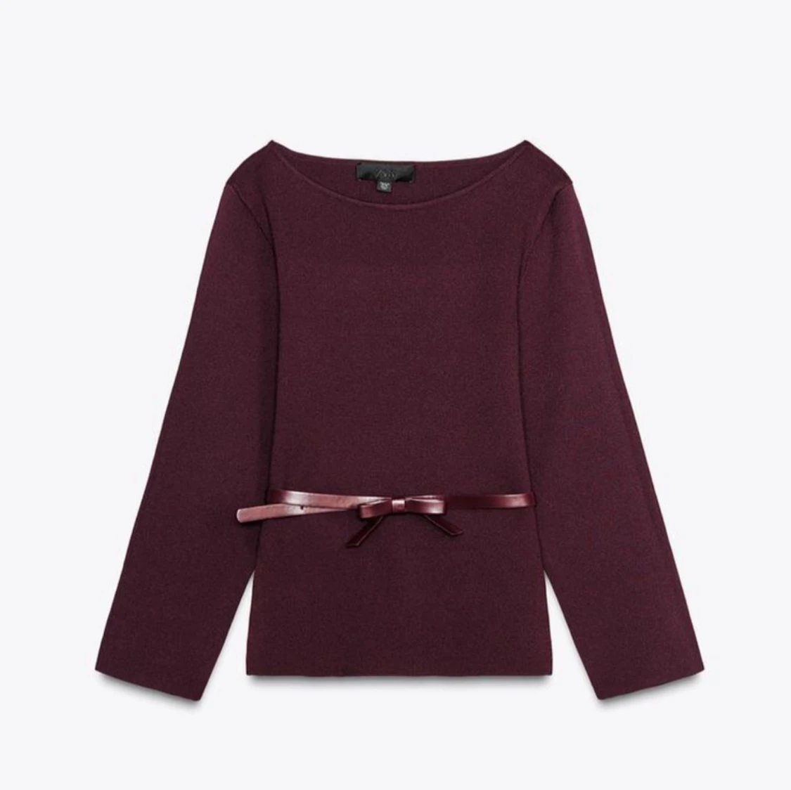 Vinröd topp med rosett  - 1