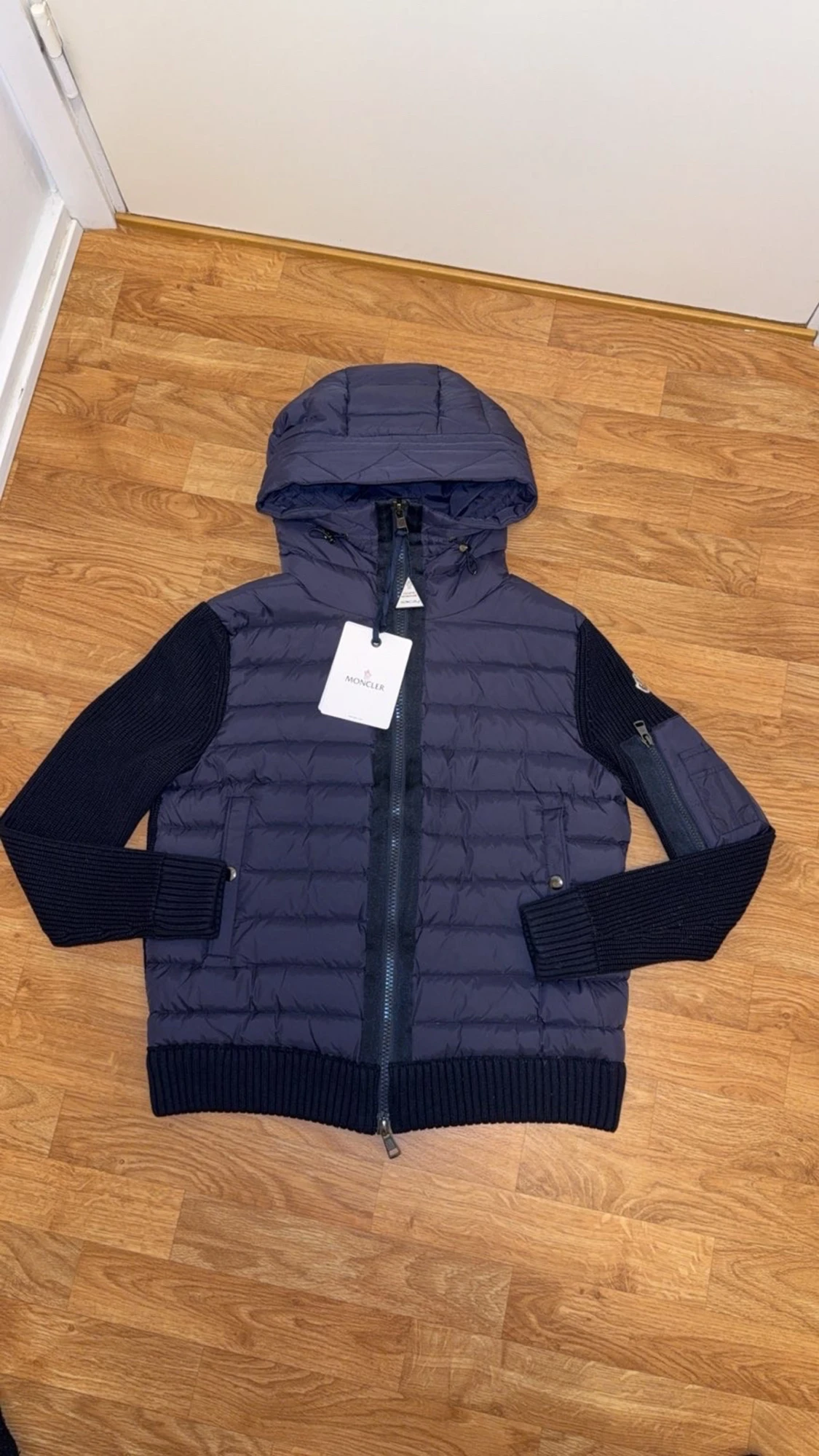 Mörkblå pufferjacka från Moncler