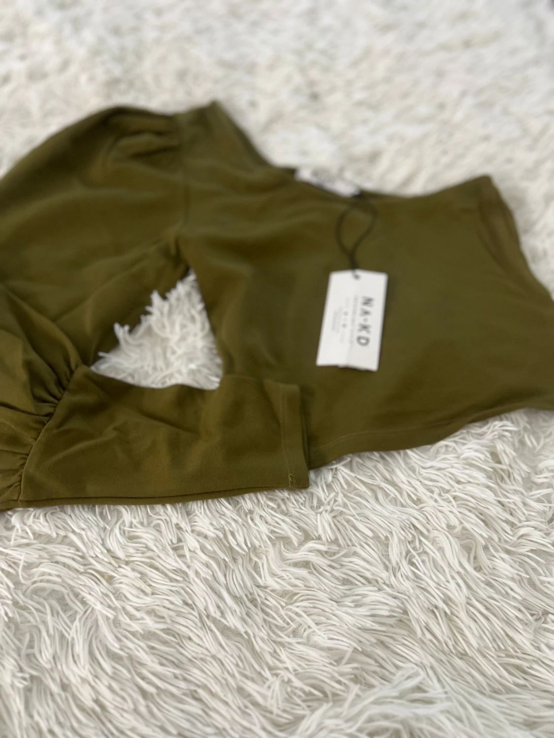 Khakigrön oneshoulder croppad topp NA-KD - 3