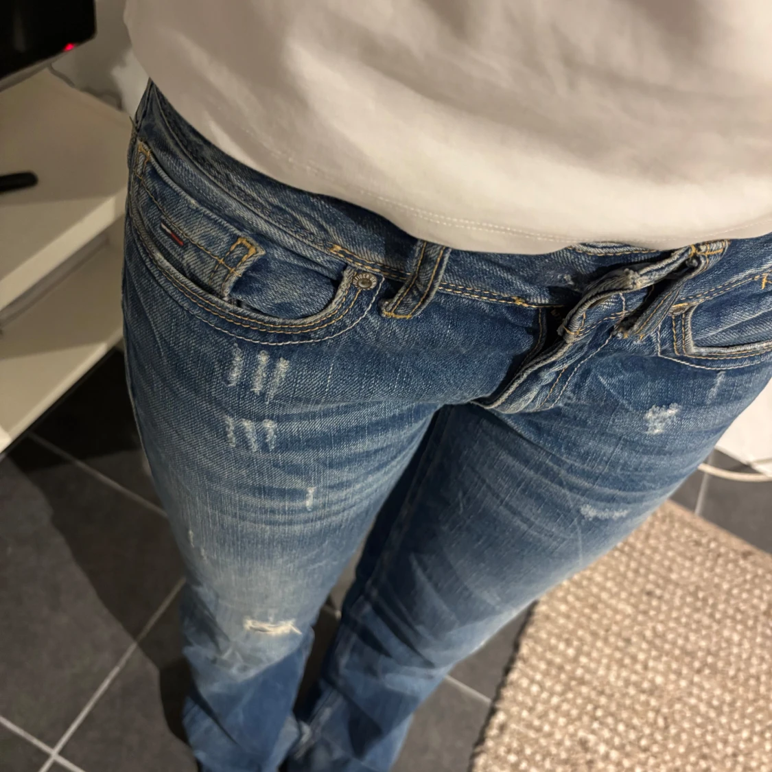 Blå bootcut jeans från Tommy Hilfiger - 2