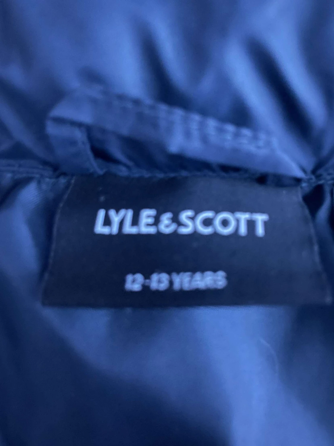 Mörkblå dunväst från Lyle & Scott - 3