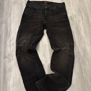 Svarta Lee Daren Zip Fly jeans W30 L32 - Sköna Lee Jeans i grymt skick! Skrih för frågor! 