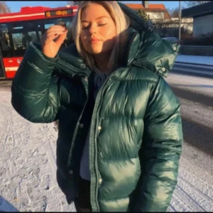 Bikbok puffer jacka  - Jättefin och bara använd fåtal gånger, säljs inte längre! 
