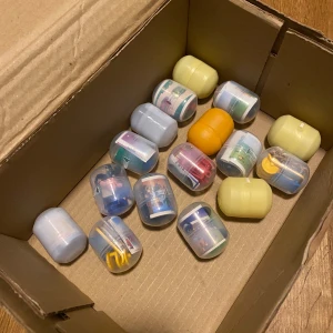 Kinderäggsleksaker  - Säljer blandade kinderäggsleksaker. Alla i ett paket. Finns att hämta i centrala Göteborg eller kan skickas via valfri app. Perfekt att lägga i julkalendern. 