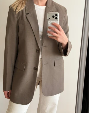 Brun Nakd blazer - Brun kavaj från Nakd. Oanvänd. Storlek 34,men passar 34-36