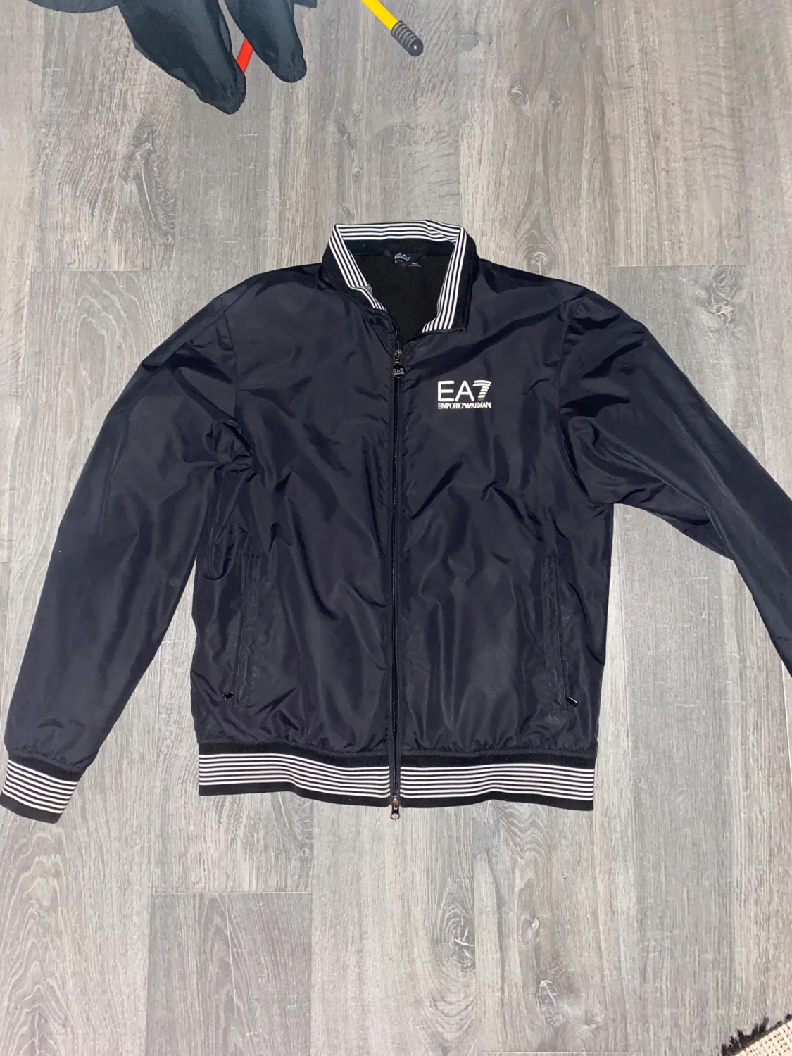 Svart jacka från EA7