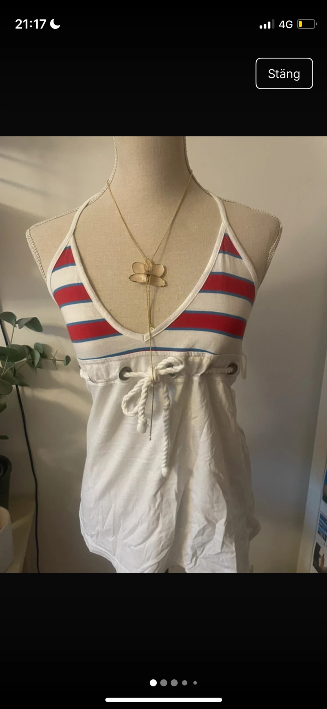 Randig vit linnetopp med snörning