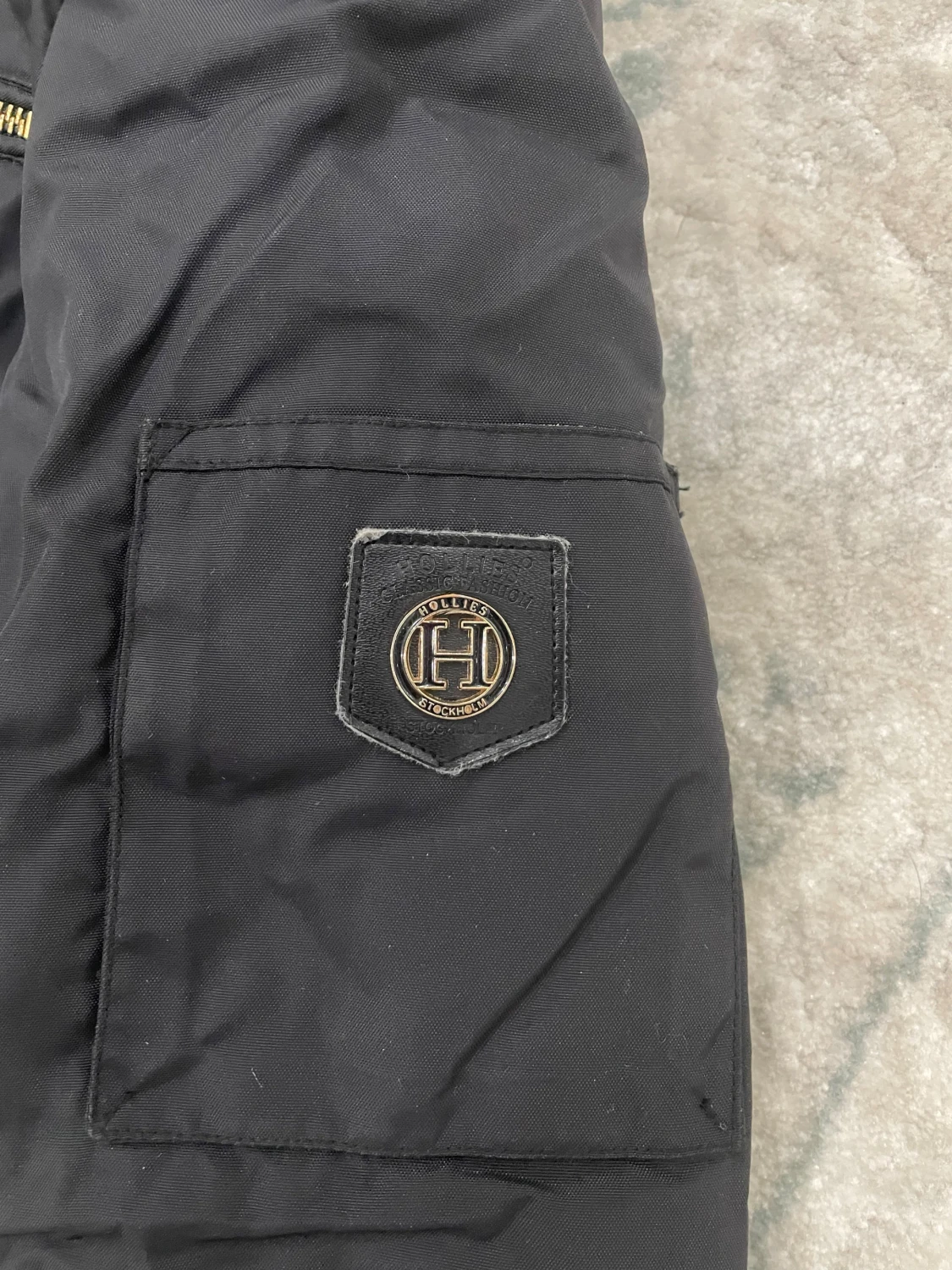 Svart parkas från Hollies med äkta päls. - 1