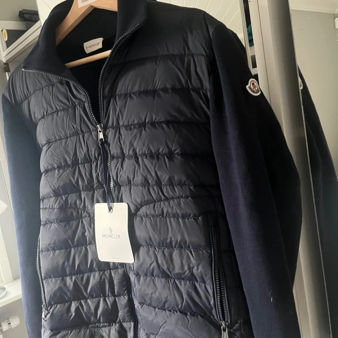 Svart quiltad pufferjacka från Moncler