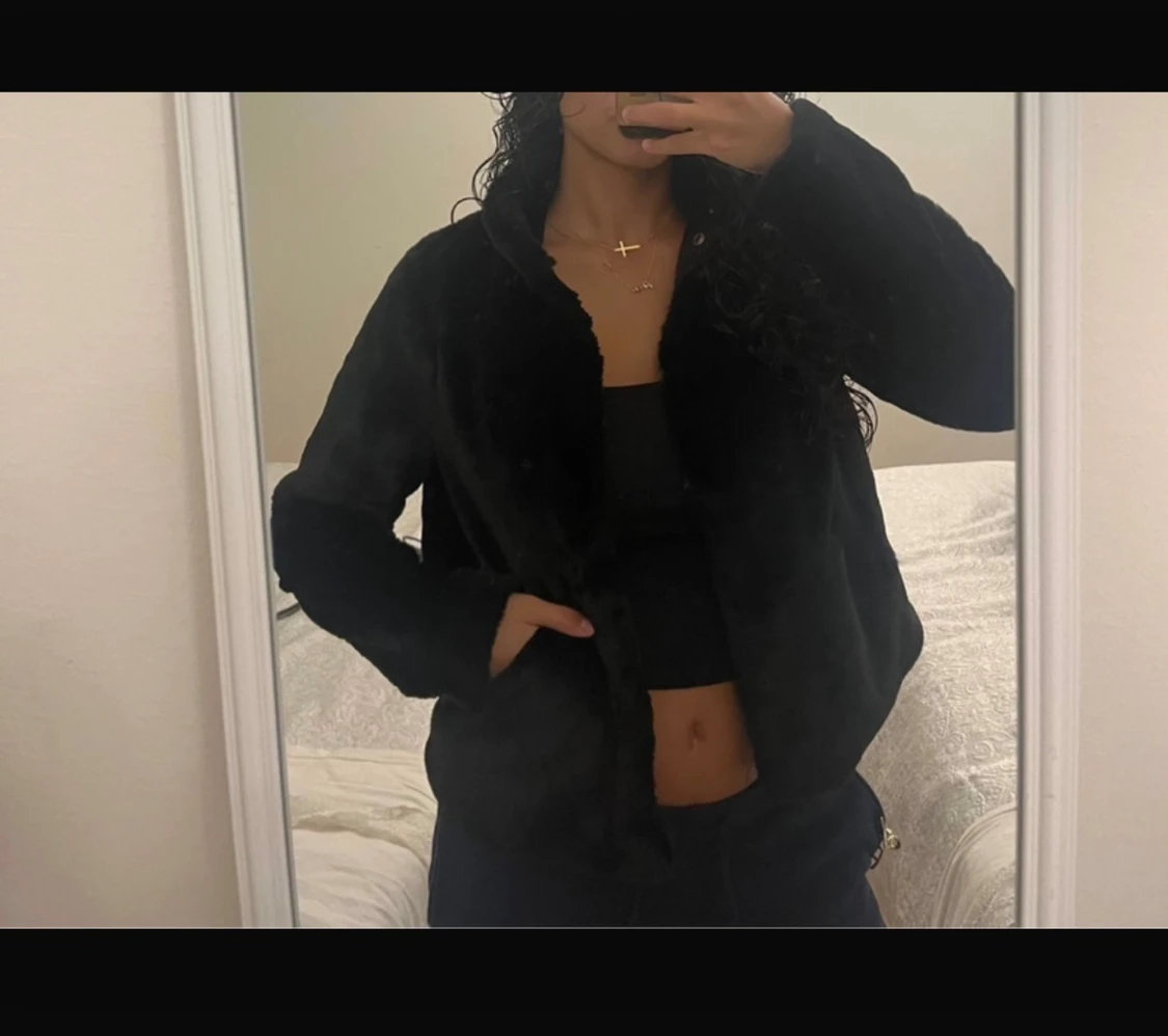 Svart pälsjacka med krage - 1