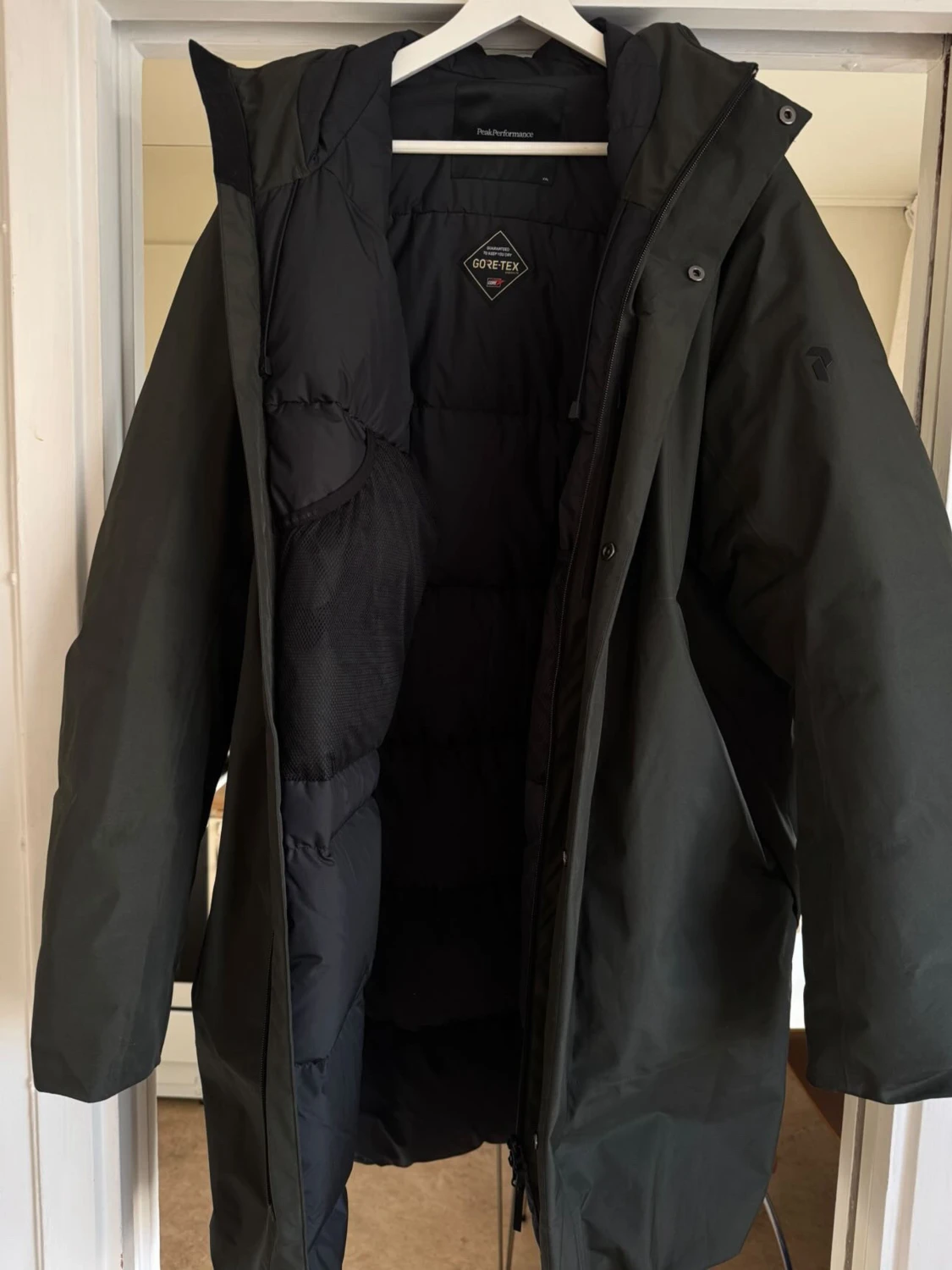 Svart dunjacka från Peak Performance - 1