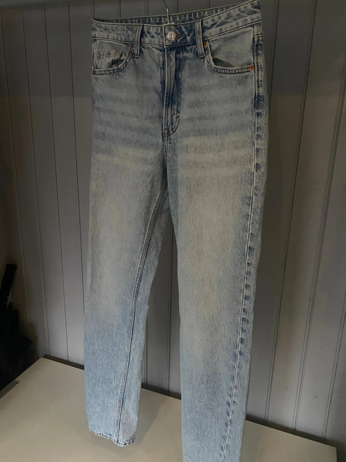 Ljusblå raka jeans från &Denim