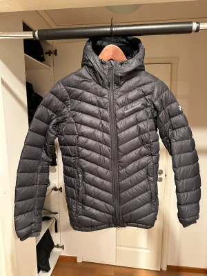 Svart dunjacka från Peak Performance - Peak Perfomance dunjacka. Storlek S. Fint skick.