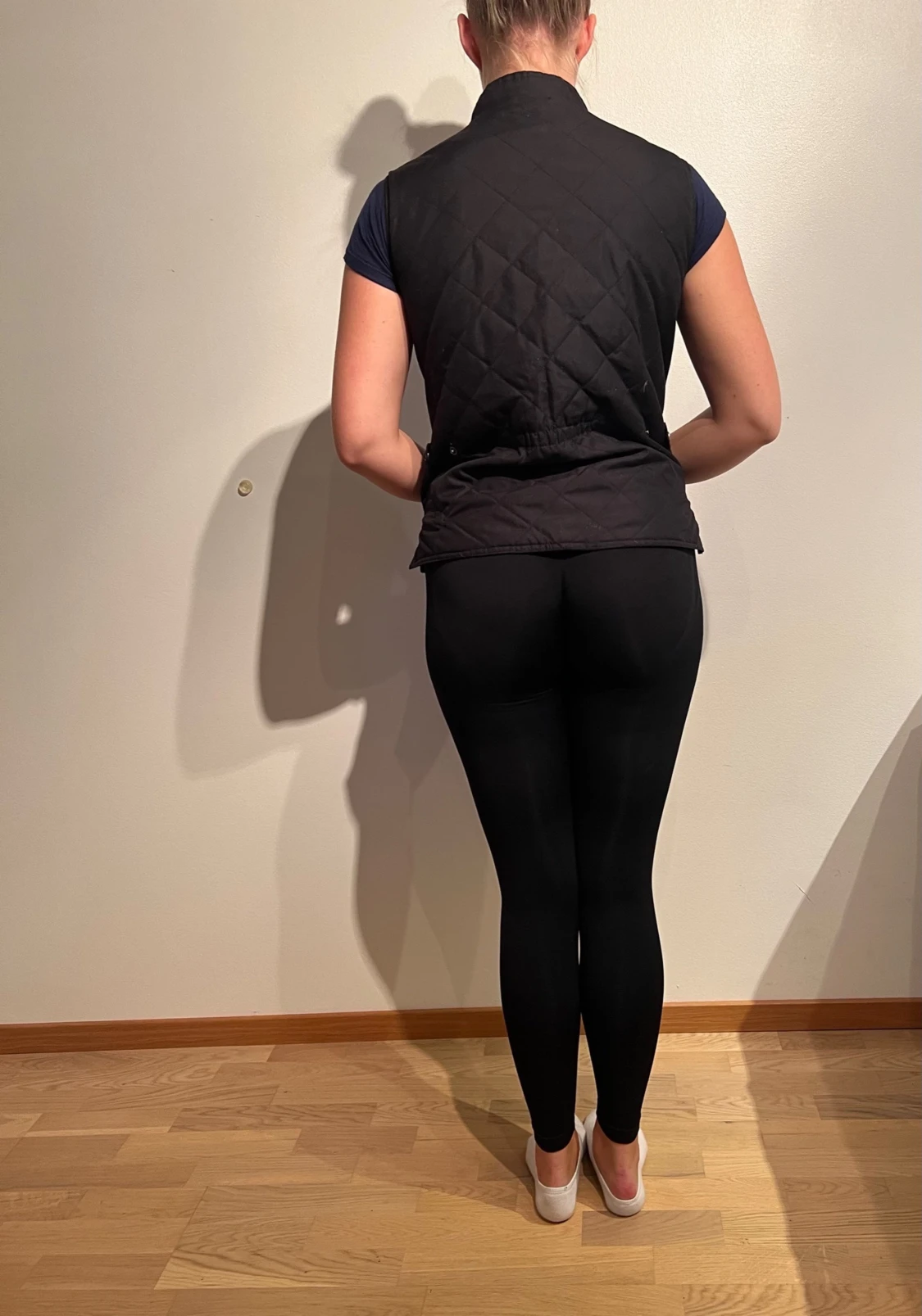 Svart, tunn väst,. CRW. OBS STORLEK - 1