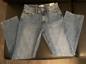 Low straight jeans - Helt nya och oanvända jeans i storlek 34 från Ginatricot 🩵