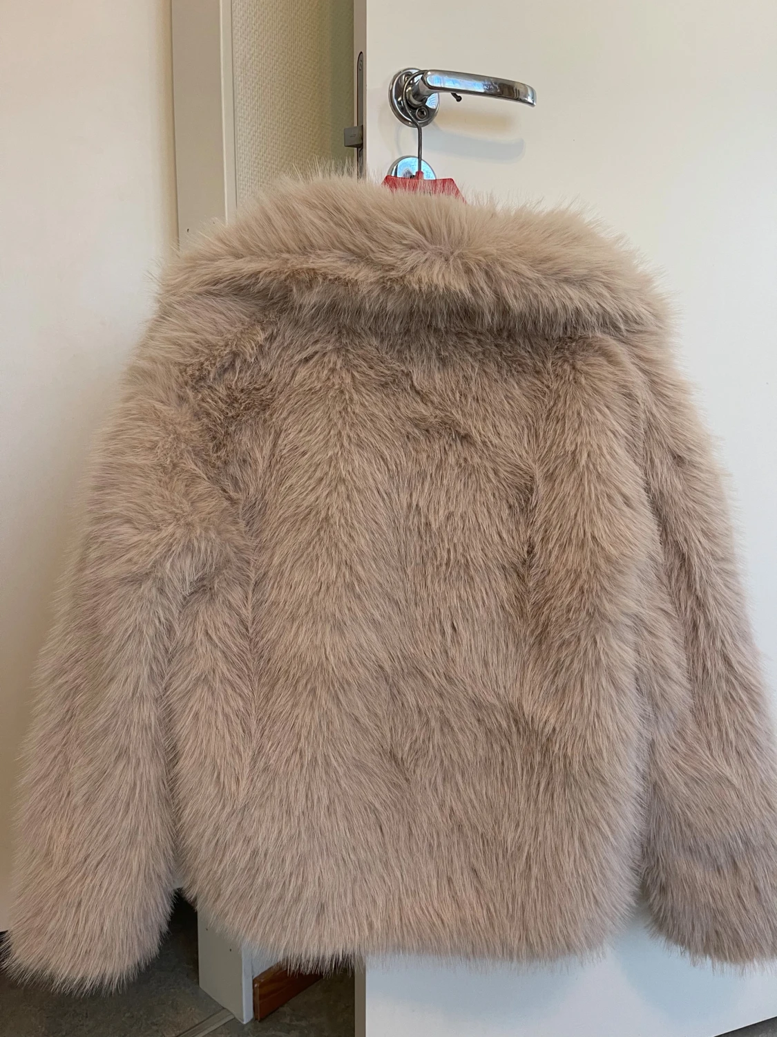 Beige fluffig pälsjacka - 1