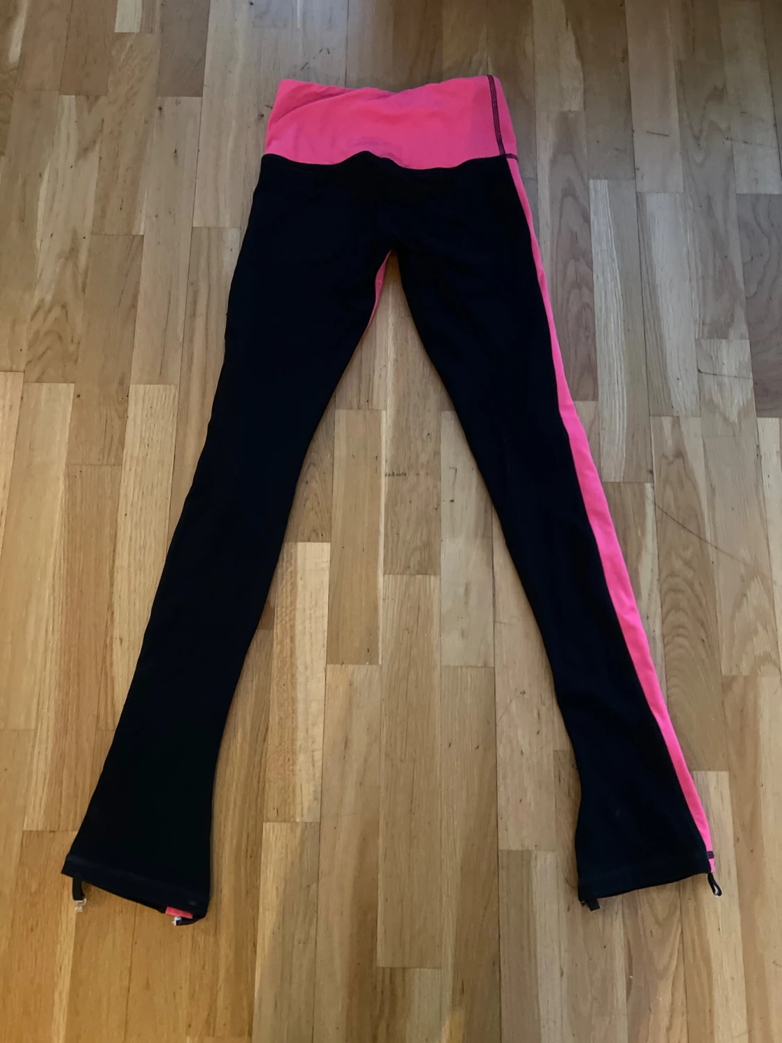 Thuono byxor rosa svart konståkning  - 2