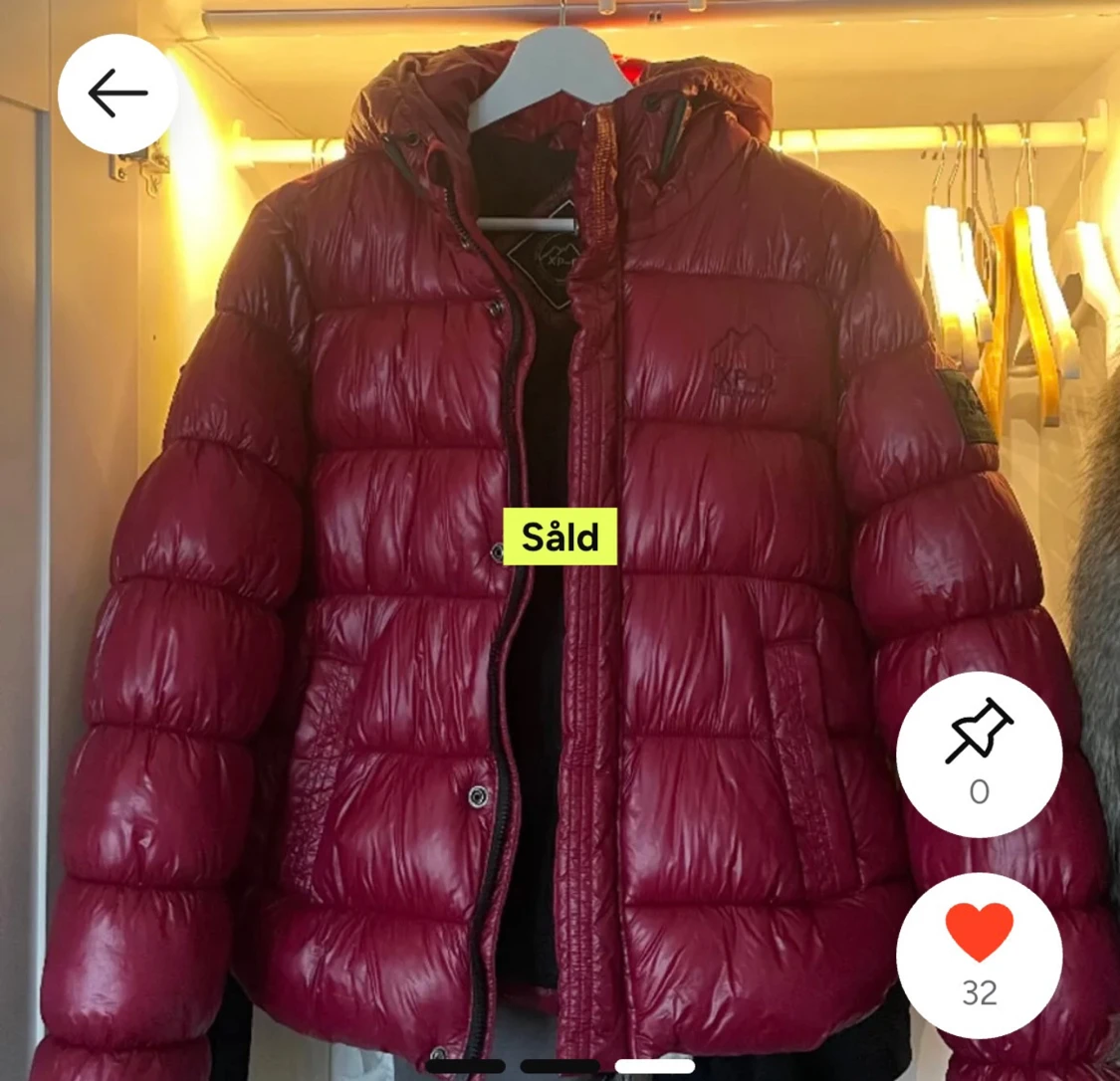 Vinröd pufferjacka från superdry - 2