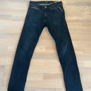 Replay Grover - Säljer nu dessa Replay Grover i storlek 30/34. Skick7-8/10. Nypris=1599kr Vårt pris=449kr          Hör gärna av er vid minsta fundering!   ”Kan gå ner i pris vid snabb affär”