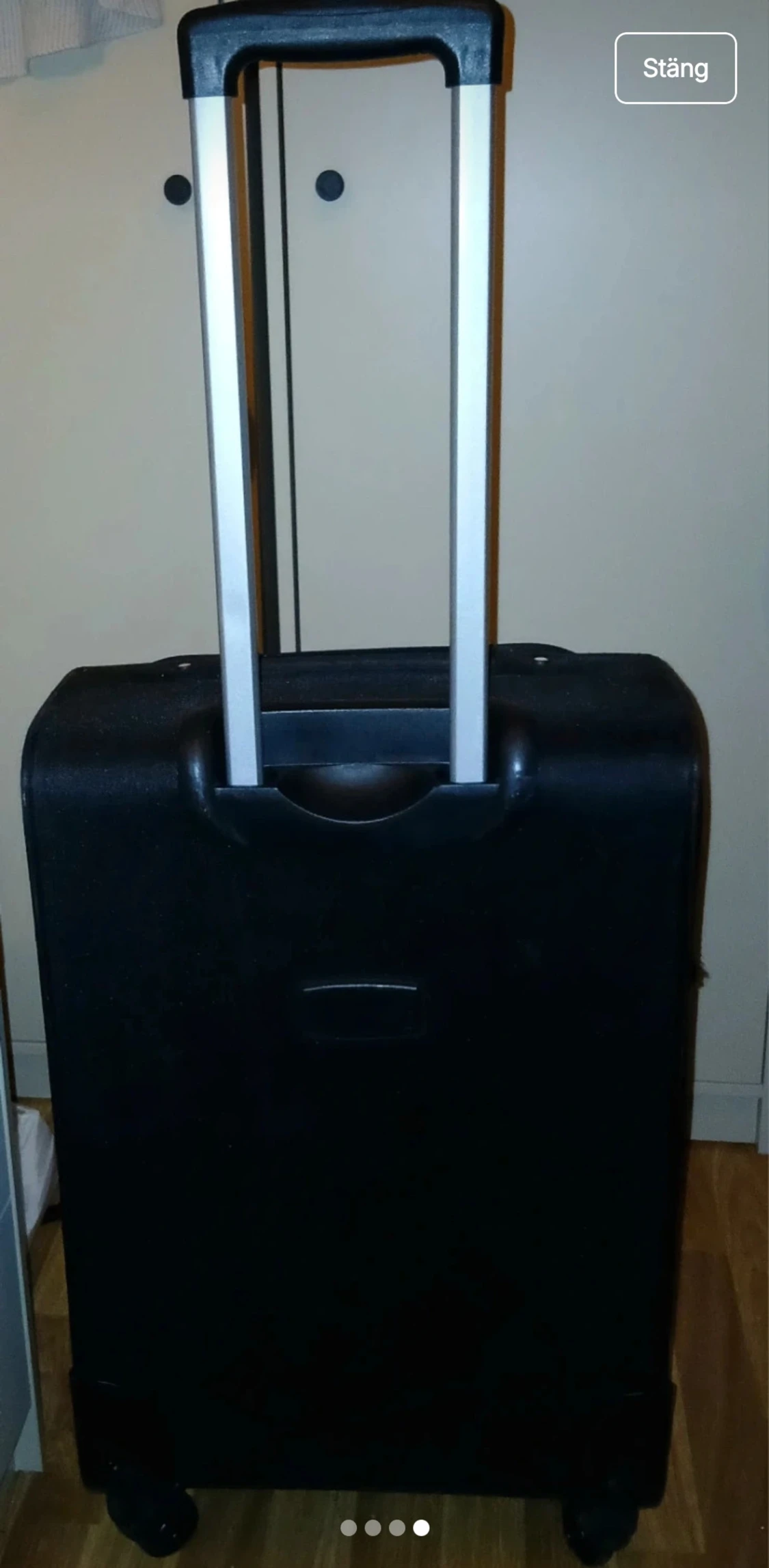 Svart resväska med hjul från Kevlar