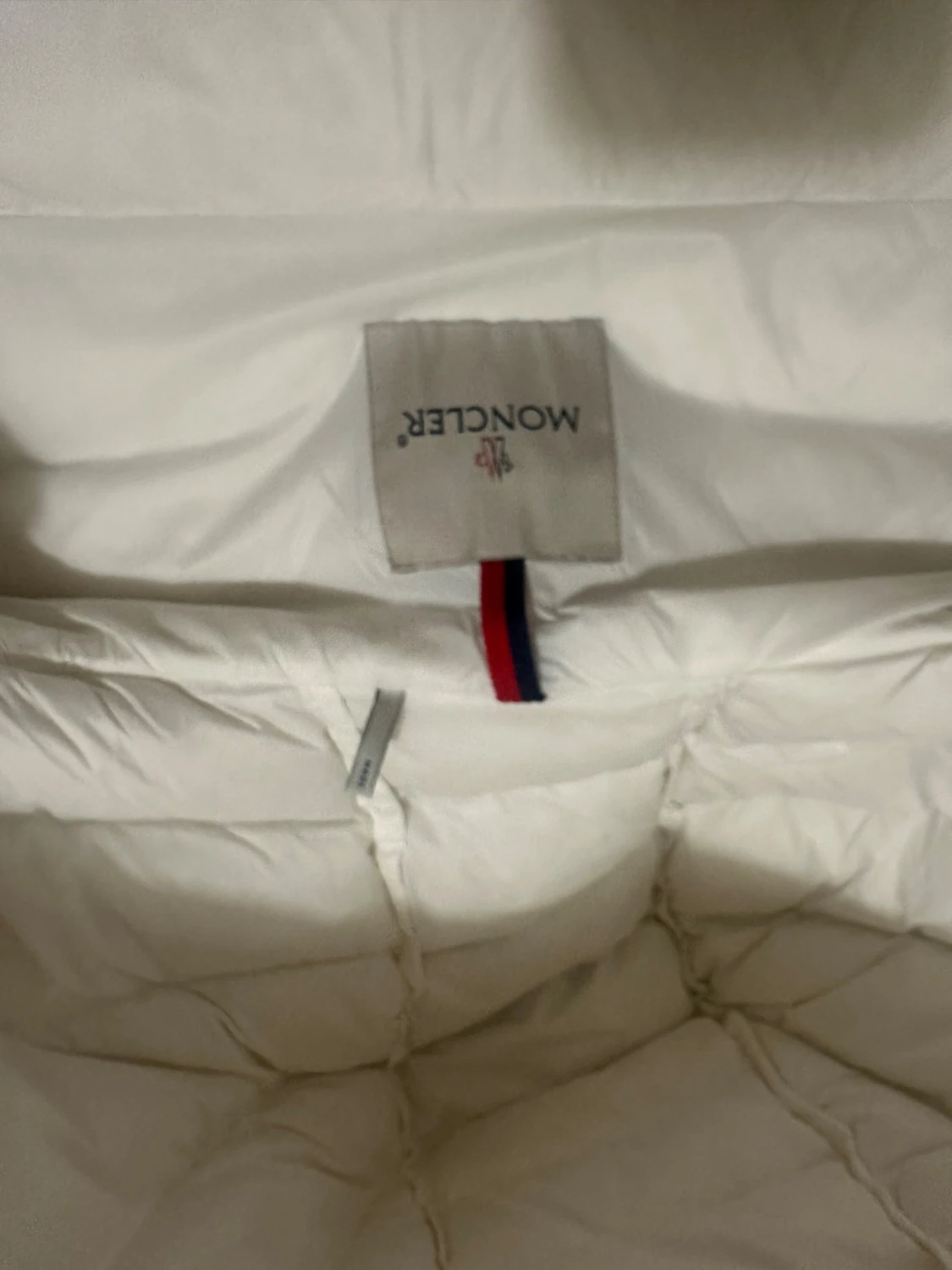 Vit dunjacka från Moncler med huva - 3