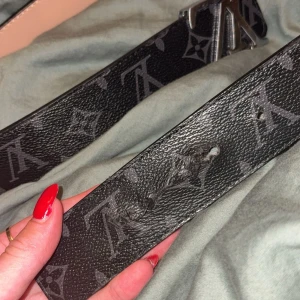 Bälte  - Dåligt skick lite slitet, därav priset men fungerar fortfarande som de ska! 