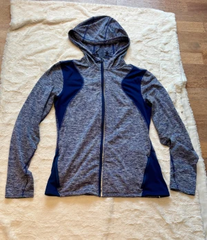 Munktröja Roxy - Munkjacka , Roxy , använd men i gott skick 