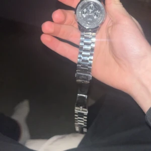 Silverfärgad klocka från GANT - Klocka gant, baxa från min vän den är trasig. Köp innan han tar tullbaka den