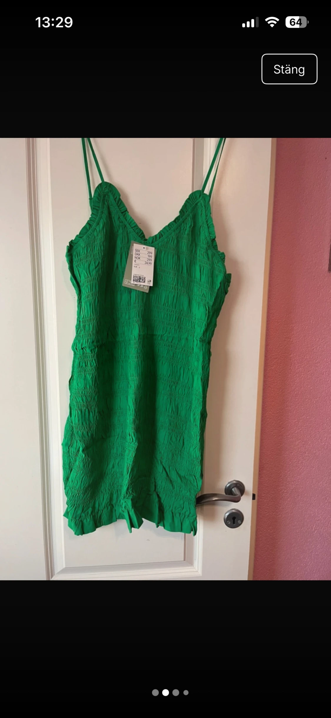 Grön smockad kortklänning med volang från H&M storlek L - 1