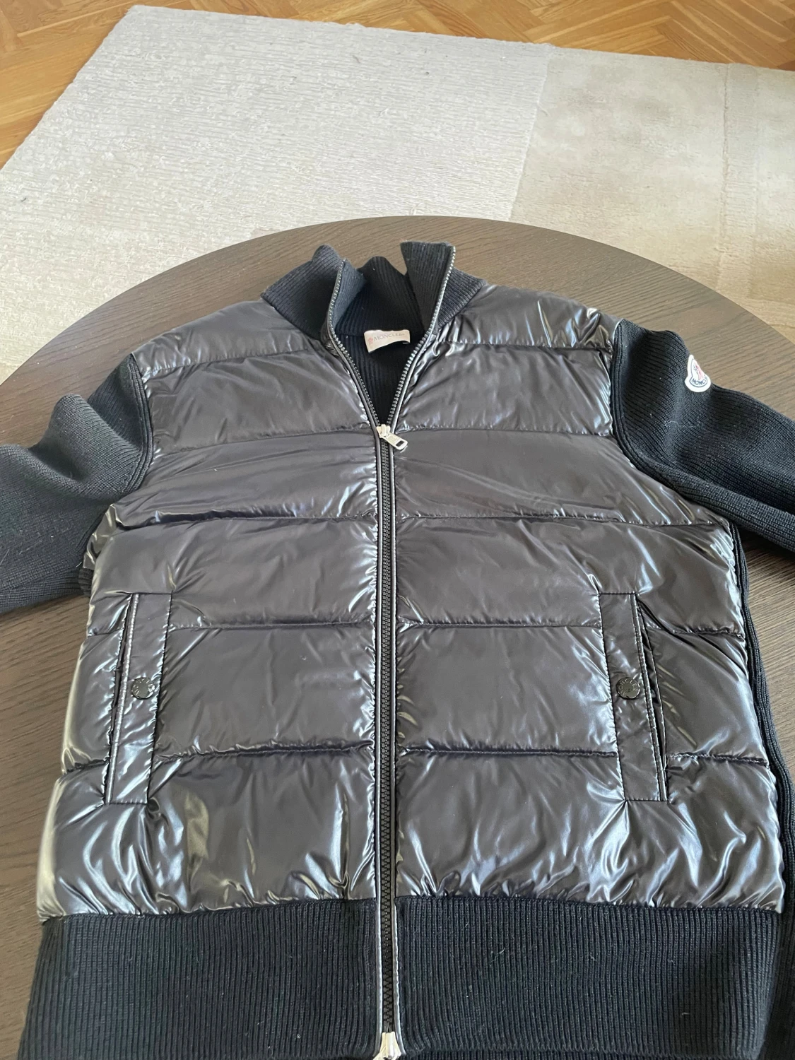 Svart Moncler pufferjacka med stickade ärmar - 1