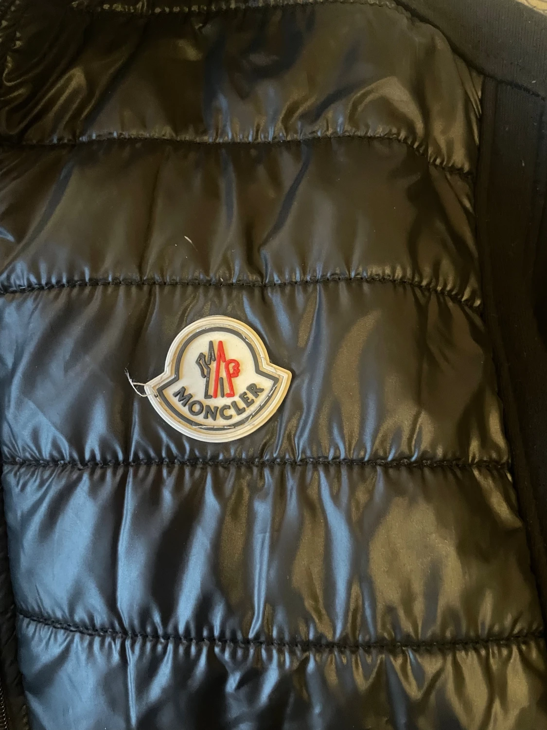 Svart pufferjacka från Moncler i storlek M - 4