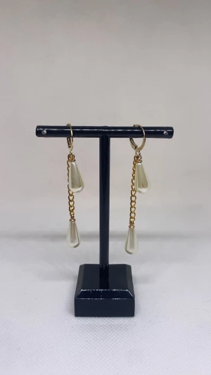 Twin pearl earrings🤍🤞💞 - Supersnygga handgjorda örhängen!🤍35kr/st eller 69kr/paret💞Frakt: 18kr (vid köp genom Swish)