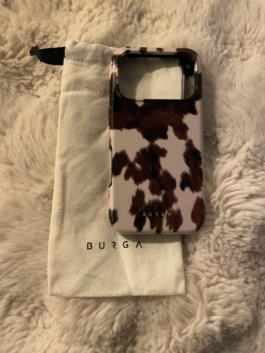 BURGA mobilskal till iphone 17 pro.