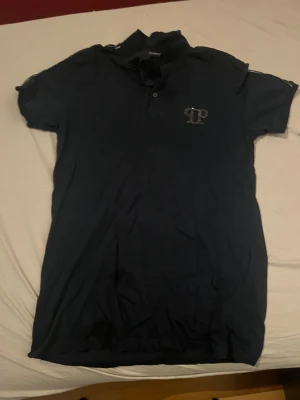 Philip plein T-shirt - Använd par gånger. Bra annars. Storlek L-XL kanske M. 