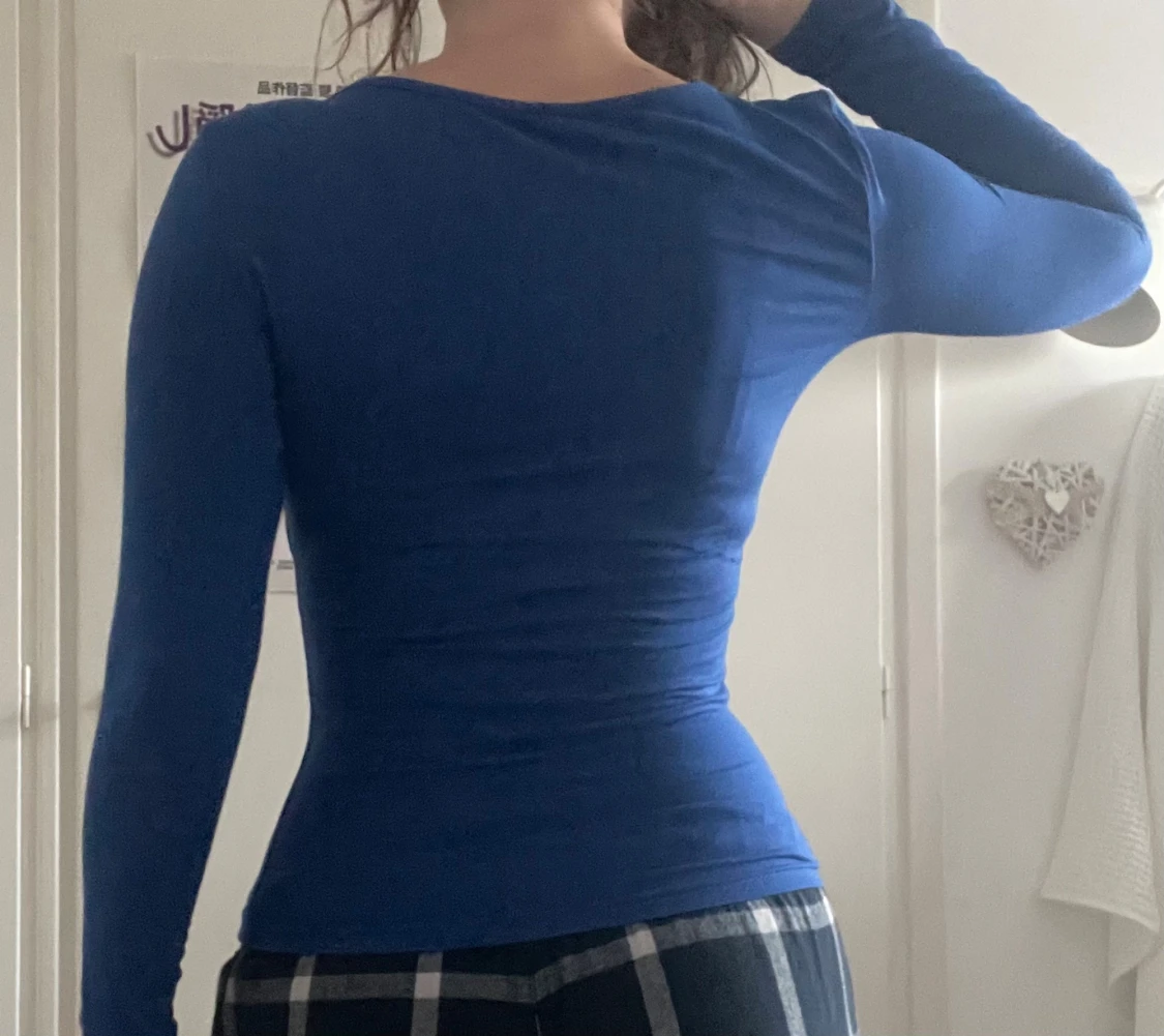 Blå långärmad tröja
