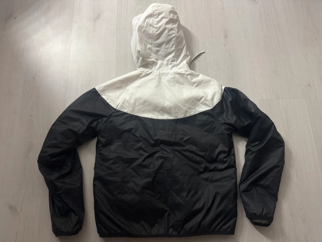 Svart och vit vindjacka från Nike - 2