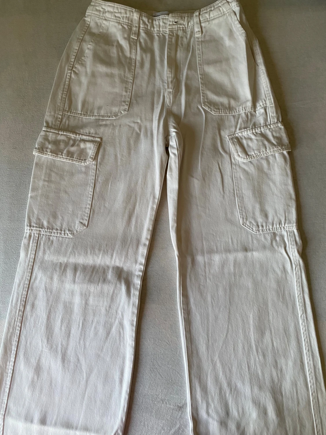 Vita cargobyxor med raka ben - 2