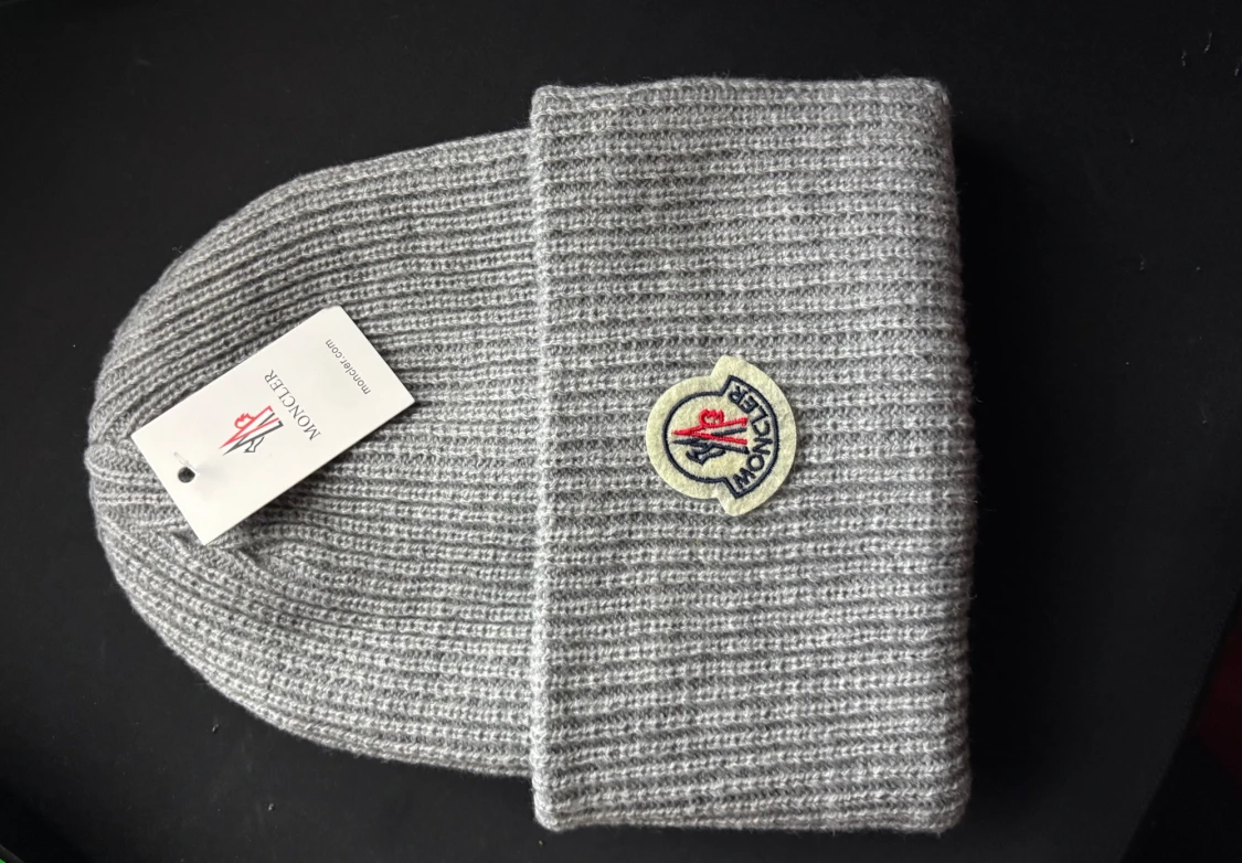 Grå ribbad Moncler mössa - 1