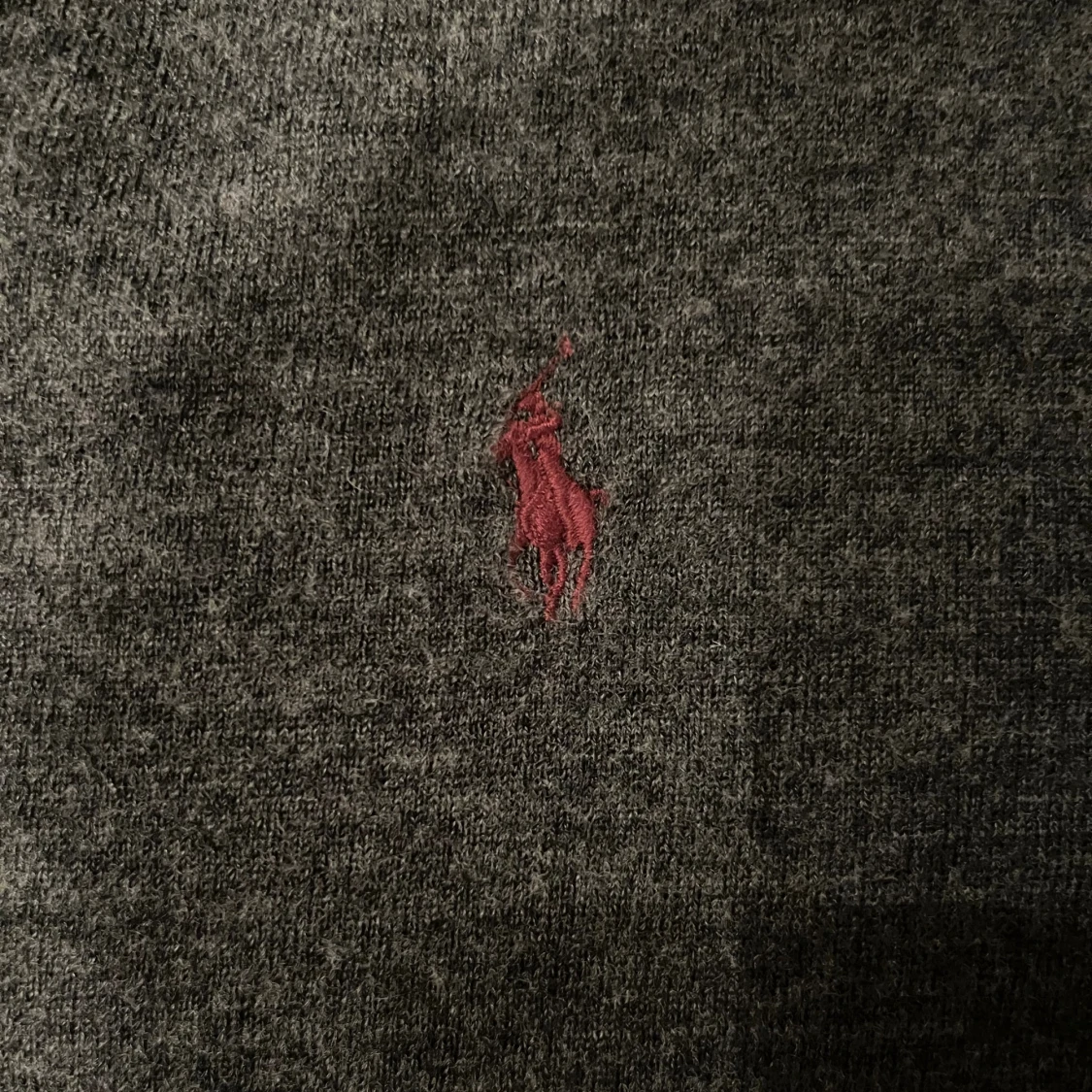 Grå v-ringad tröja från Ralph Lauren - 1