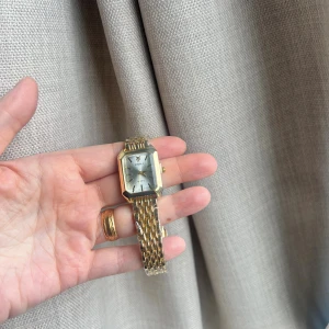 Armbandsur guld  - Stilren och elegant armbandsklocka.