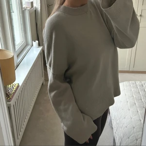 Kashmir tröja  - Såå fin kashmirtröja i grå beige färg