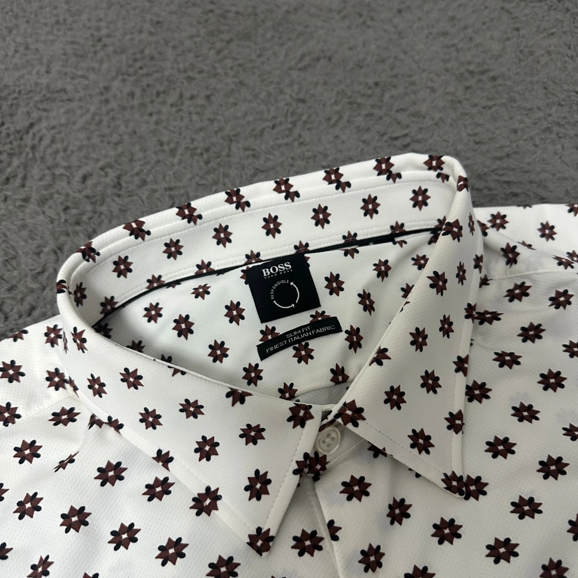 Vit blommig skjorta från BOSS XL - 1