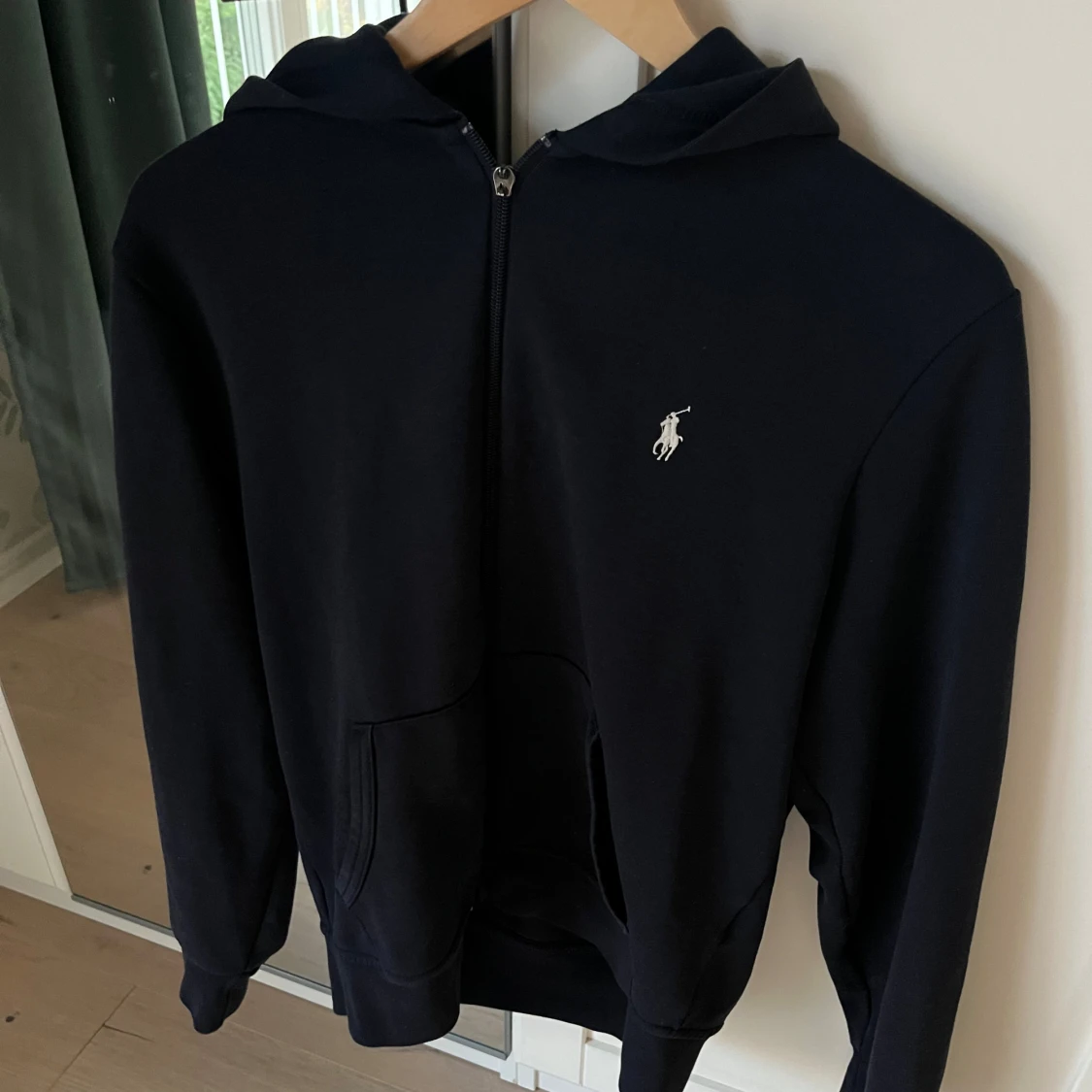 Marinblå ziphoodie från Ralph lauren - 2