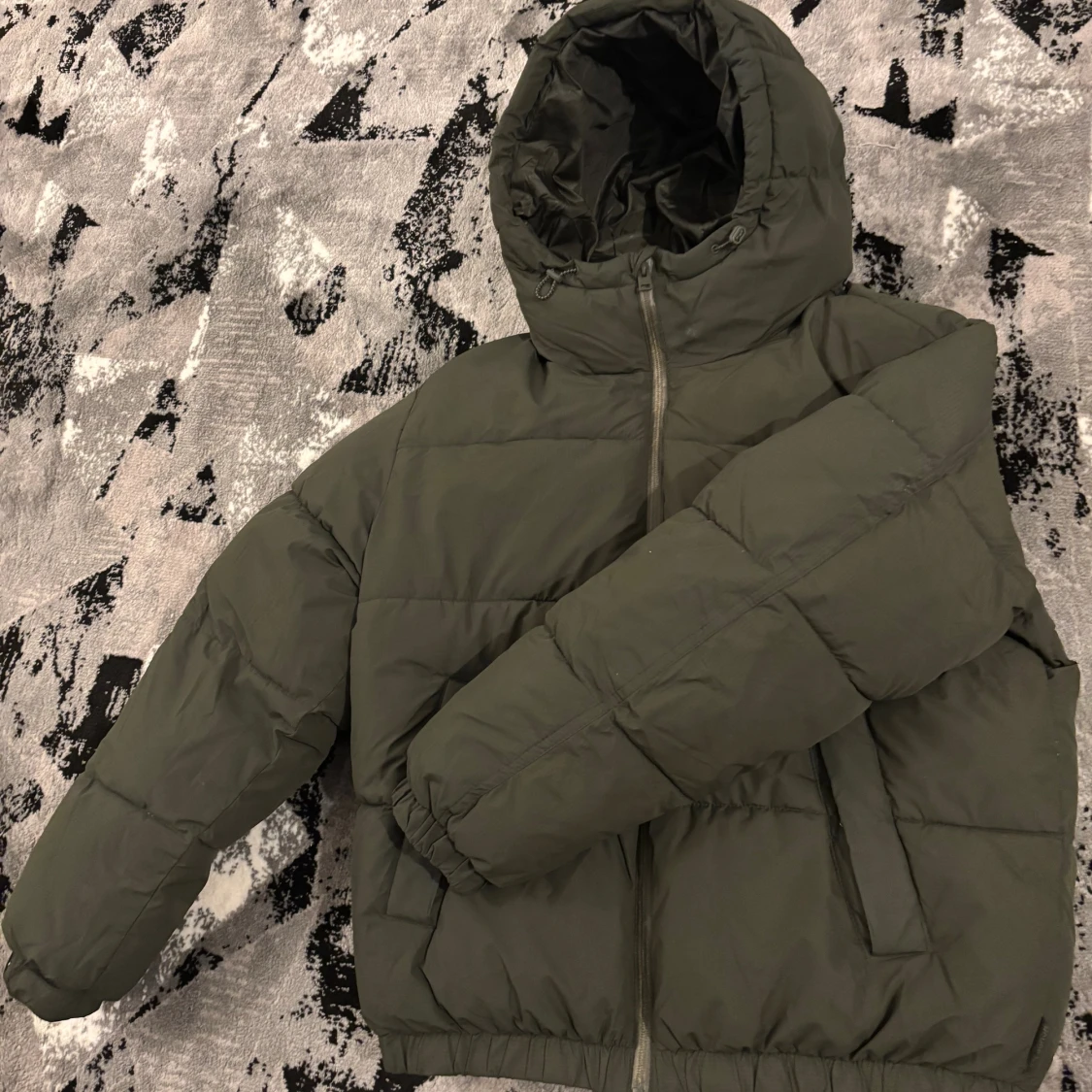 Olivgrön pufferjacka från Bershka - 1